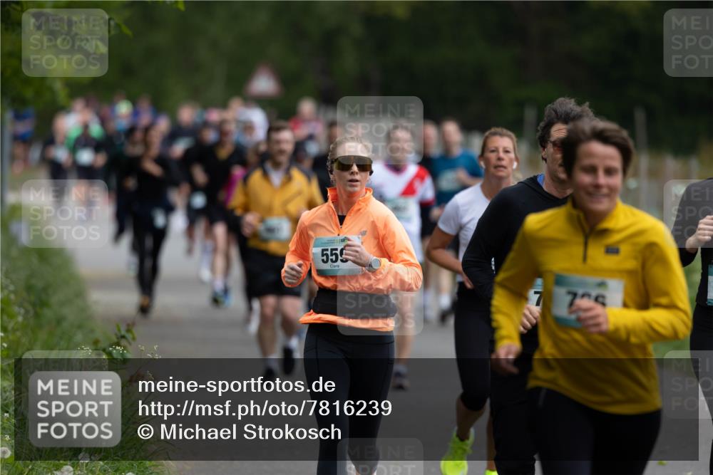 04.05.2025 - 8. Wedeler Halbmarathon Michael Strokosch http://msf.ph/oto/7816239 04.05.2025 10:48:53 Laufen 555, 7, 725 meine-sportfotos.de