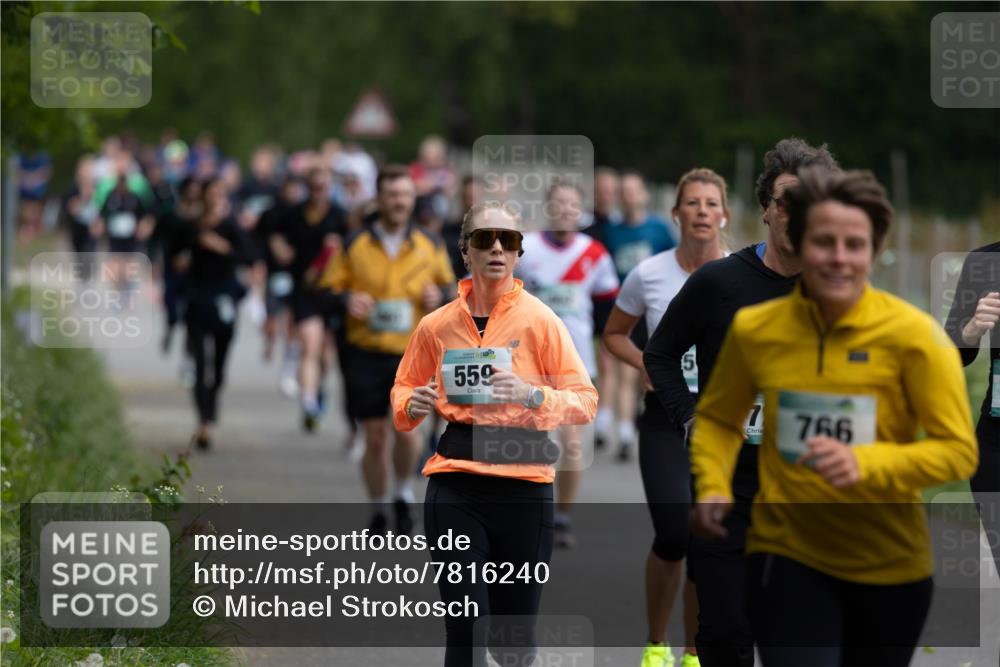 04.05.2025 - 8. Wedeler Halbmarathon Michael Strokosch http://msf.ph/oto/7816240 04.05.2025 10:48:53 Laufen 559, 7, 766 meine-sportfotos.de