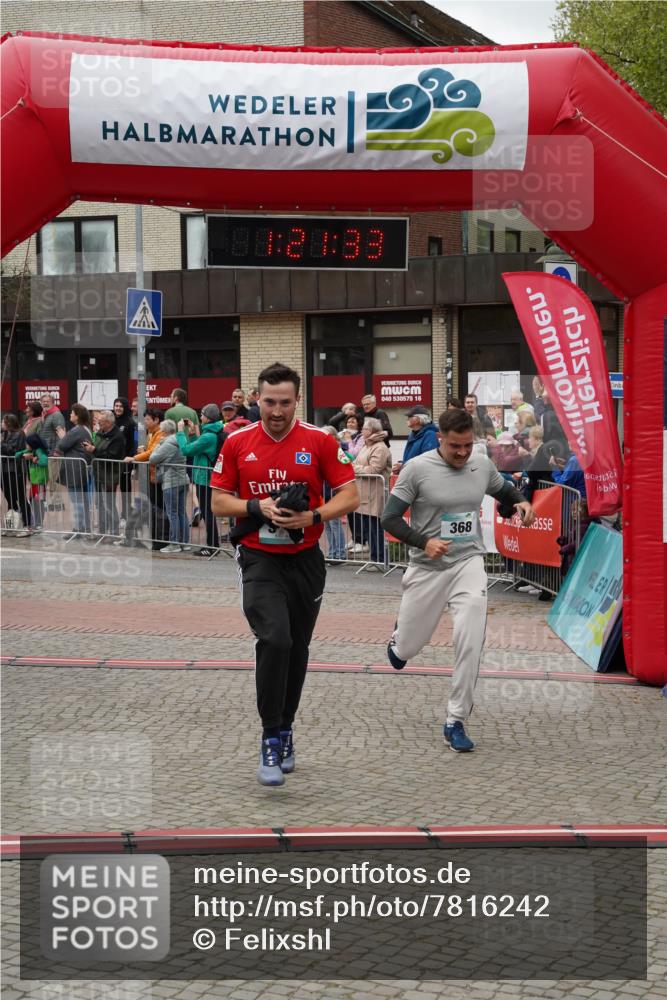 04.05.2025 - 8. Wedeler Halbmarathon Felixshl http://msf.ph/oto/7816242 04.05.2025 11:21:31 Ziel 368, 370, 1157 meine-sportfotos.de