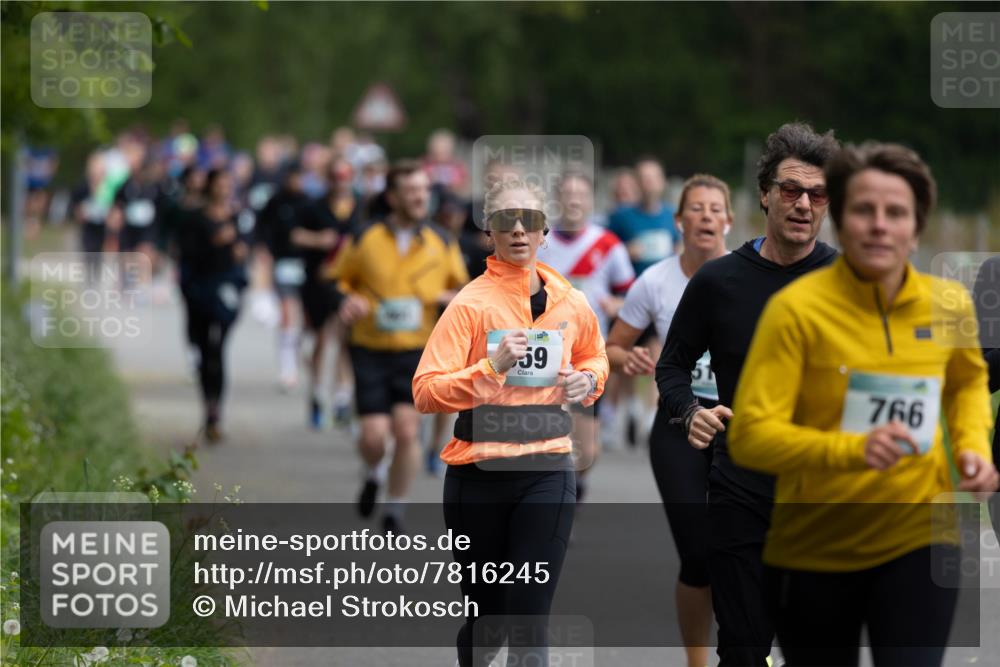 04.05.2025 - 8. Wedeler Halbmarathon Michael Strokosch http://msf.ph/oto/7816245 04.05.2025 10:48:53 Laufen 59, 766 meine-sportfotos.de