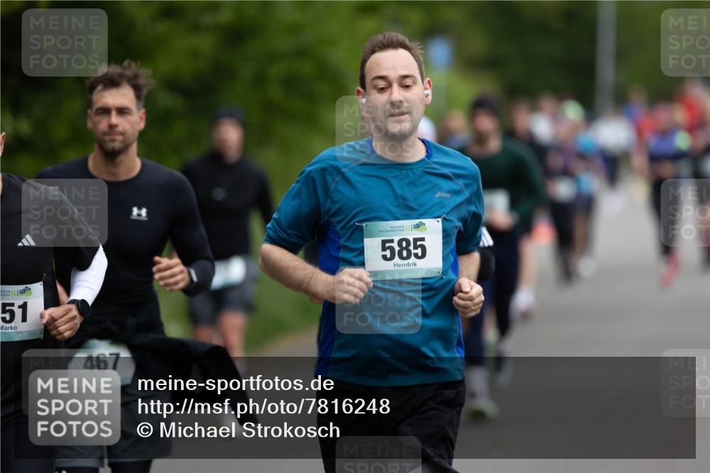 04.05.2025 - 8. Wedeler Halbmarathon Michael Strokosch http://msf.ph/oto/7816248 04.05.2025 10:49:12 Laufen 81, 16, 51, 467, 585 meine-sportfotos.de