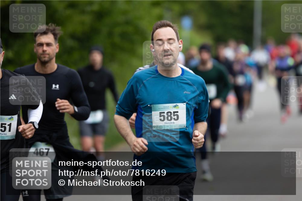 04.05.2025 - 8. Wedeler Halbmarathon Michael Strokosch http://msf.ph/oto/7816249 04.05.2025 10:49:12 Laufen 51, 467, 156, 585 meine-sportfotos.de