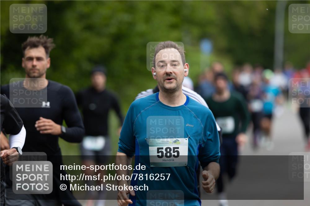 04.05.2025 - 8. Wedeler Halbmarathon Michael Strokosch http://msf.ph/oto/7816257 04.05.2025 10:49:13 Laufen 467, 585 meine-sportfotos.de