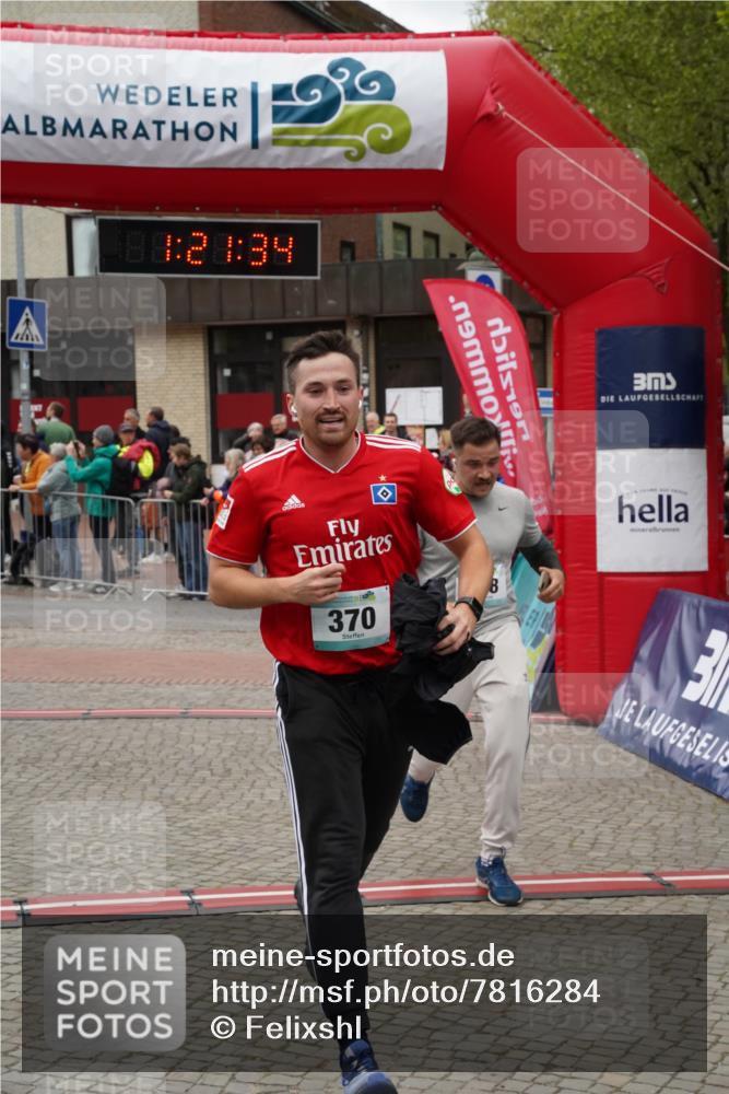 04.05.2025 - 8. Wedeler Halbmarathon Felixshl http://msf.ph/oto/7816284 04.05.2025 11:21:32 Ziel 368, 370 meine-sportfotos.de