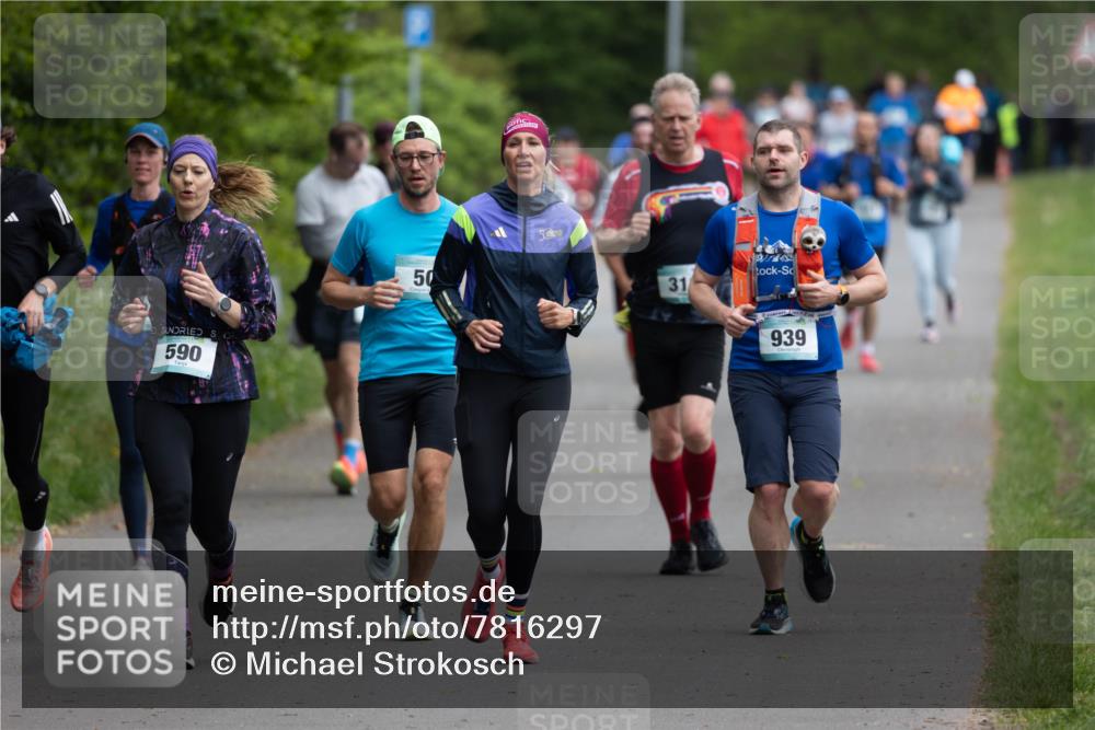 04.05.2025 - 8. Wedeler Halbmarathon Michael Strokosch http://msf.ph/oto/7816297 04.05.2025 10:49:28 Laufen 590, 50, 50, 31, 939 meine-sportfotos.de