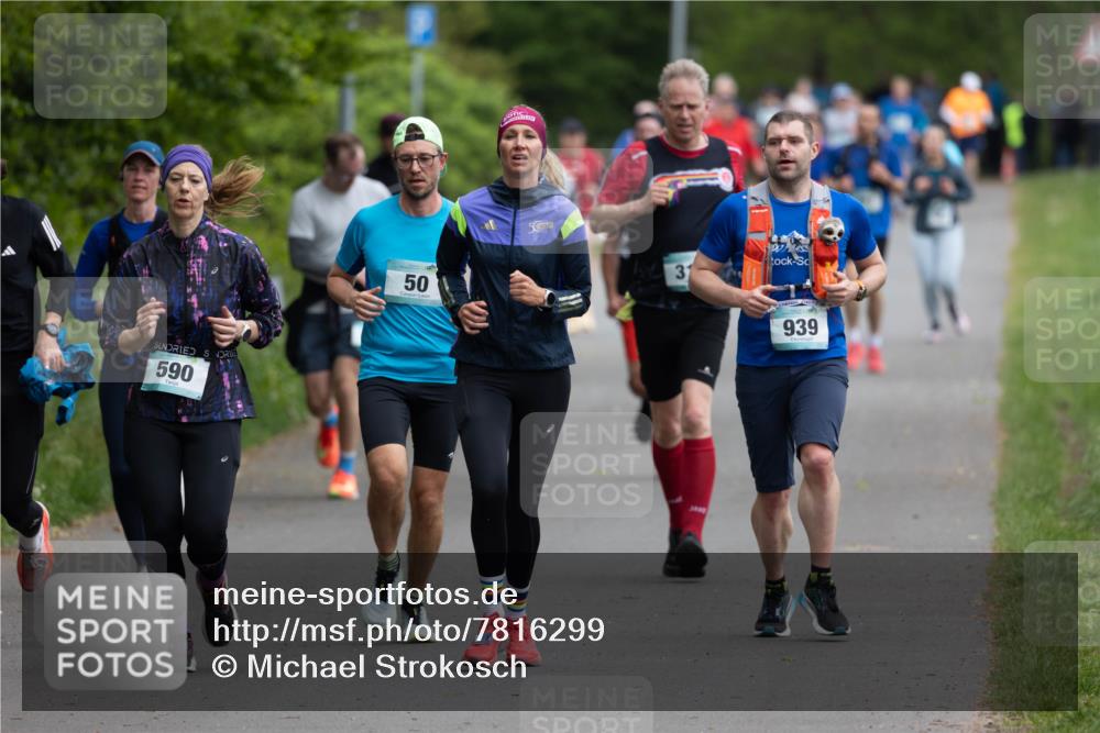 04.05.2025 - 8. Wedeler Halbmarathon Michael Strokosch http://msf.ph/oto/7816299 04.05.2025 10:49:28 Laufen 590, 50, 5, 3, 939 meine-sportfotos.de