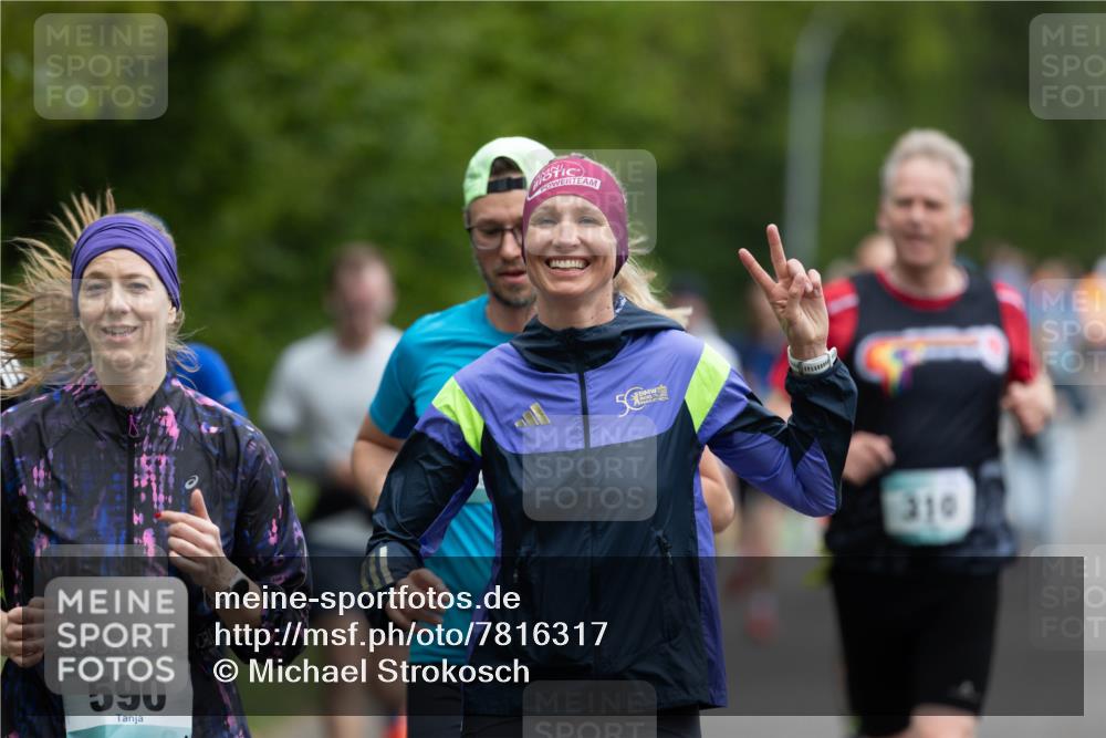 04.05.2025 - 8. Wedeler Halbmarathon Michael Strokosch http://msf.ph/oto/7816317 04.05.2025 10:49:36 Laufen 590, 5, 310 meine-sportfotos.de
