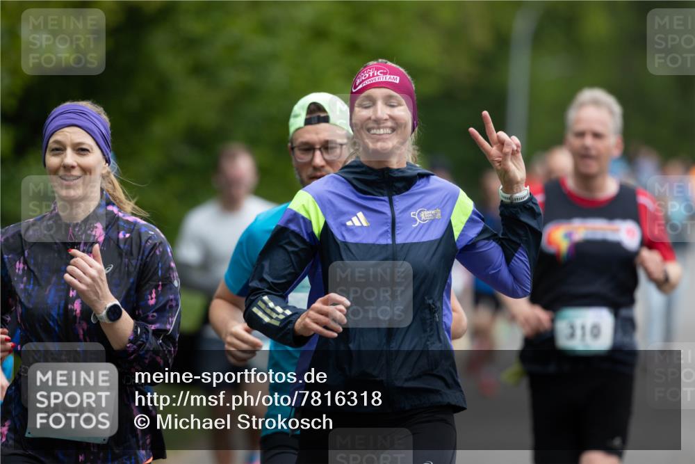04.05.2025 - 8. Wedeler Halbmarathon Michael Strokosch http://msf.ph/oto/7816318 04.05.2025 10:49:36 Laufen 590, 5, 310 meine-sportfotos.de