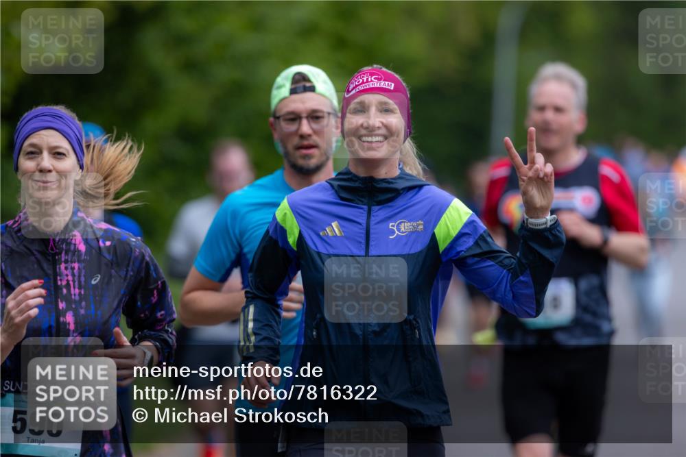 04.05.2025 - 8. Wedeler Halbmarathon Michael Strokosch http://msf.ph/oto/7816322 04.05.2025 10:49:36 Laufen 1, 590, 5 meine-sportfotos.de