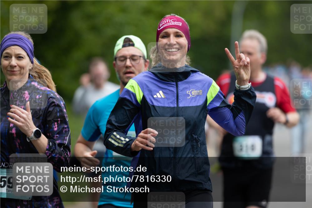 04.05.2025 - 8. Wedeler Halbmarathon Michael Strokosch http://msf.ph/oto/7816330 04.05.2025 10:49:37 Laufen 2, 590, 5, 314 meine-sportfotos.de