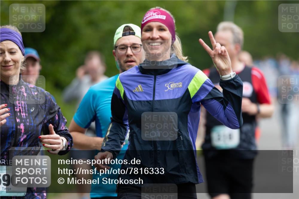 04.05.2025 - 8. Wedeler Halbmarathon Michael Strokosch http://msf.ph/oto/7816333 04.05.2025 10:49:37 Laufen 590 meine-sportfotos.de