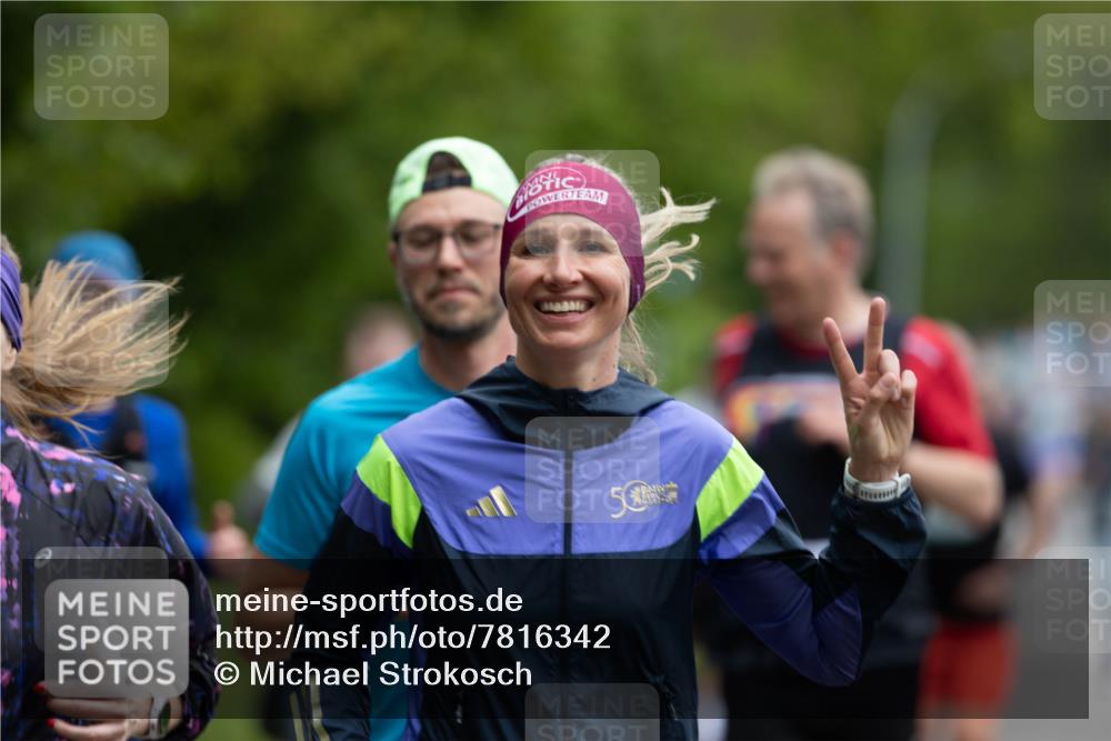 04.05.2025 - 8. Wedeler Halbmarathon Michael Strokosch http://msf.ph/oto/7816342 04.05.2025 10:49:38 Laufen  meine-sportfotos.de