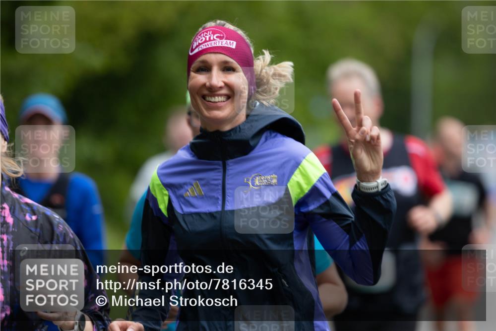 04.05.2025 - 8. Wedeler Halbmarathon Michael Strokosch http://msf.ph/oto/7816345 04.05.2025 10:49:38 Laufen  meine-sportfotos.de