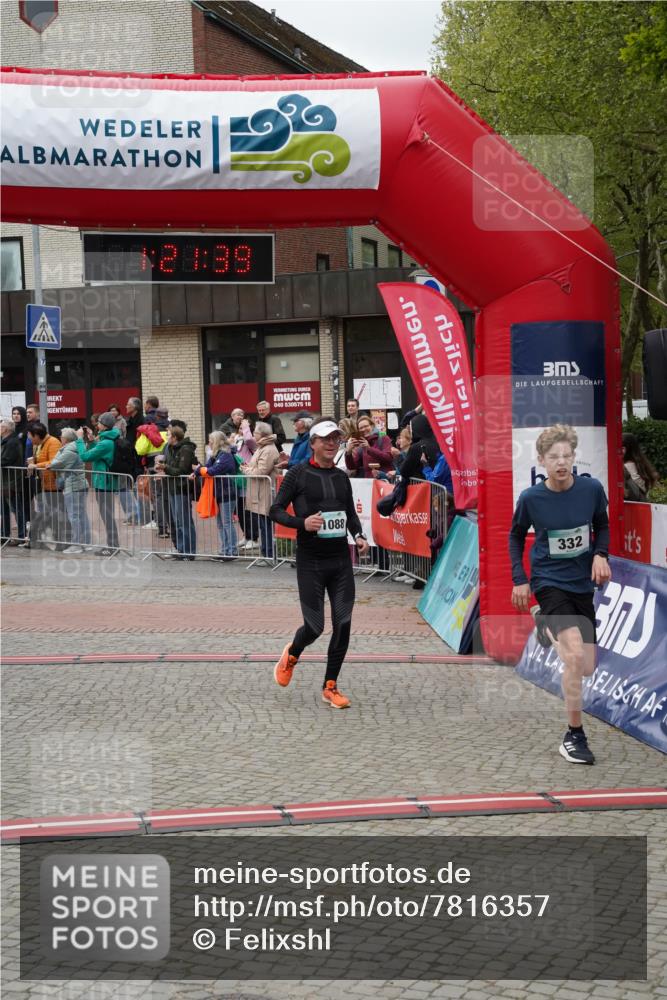 04.05.2025 - 8. Wedeler Halbmarathon Felixshl http://msf.ph/oto/7816357 04.05.2025 11:21:37 Ziel 332, 368, 370, 1088 meine-sportfotos.de