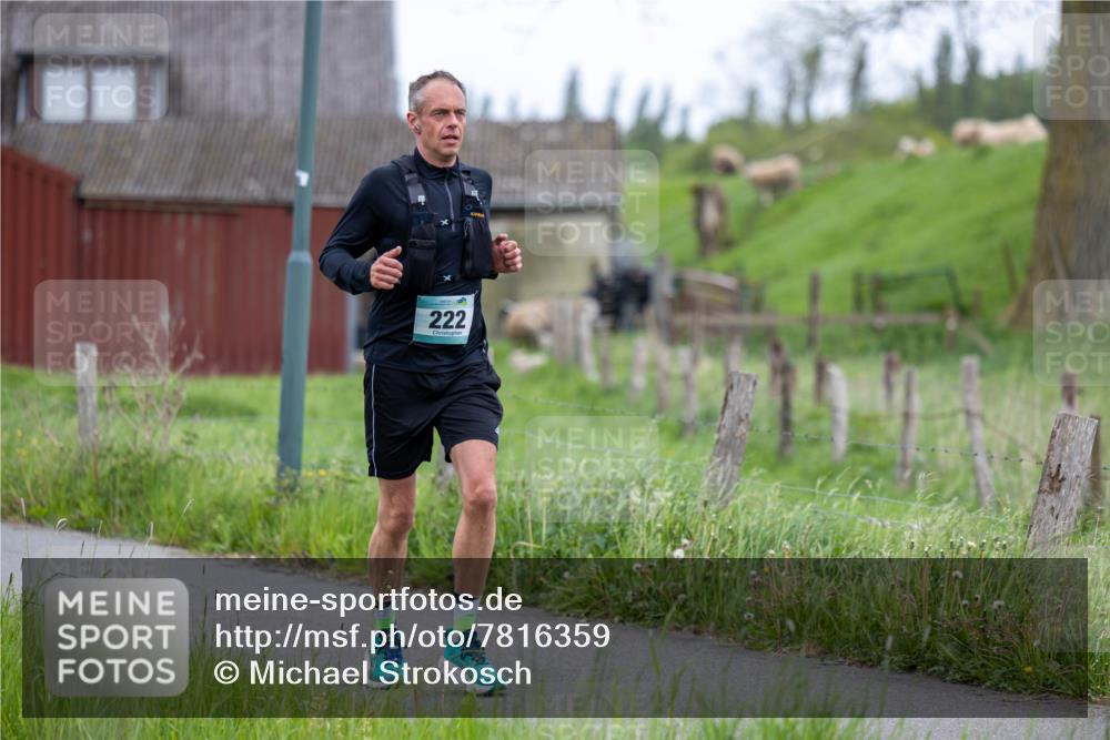 04.05.2025 - 8. Wedeler Halbmarathon Michael Strokosch http://msf.ph/oto/7816359 04.05.2025 10:59:29 Laufen 222 meine-sportfotos.de