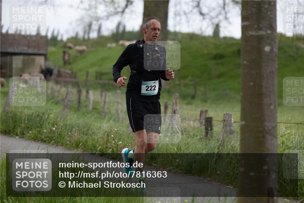 04.05.2025 - 8. Wedeler Halbmarathon Michael Strokosch http://msf.ph/oto/7816363 04.05.2025 10:59:30 Laufen 222 meine-sportfotos.de
