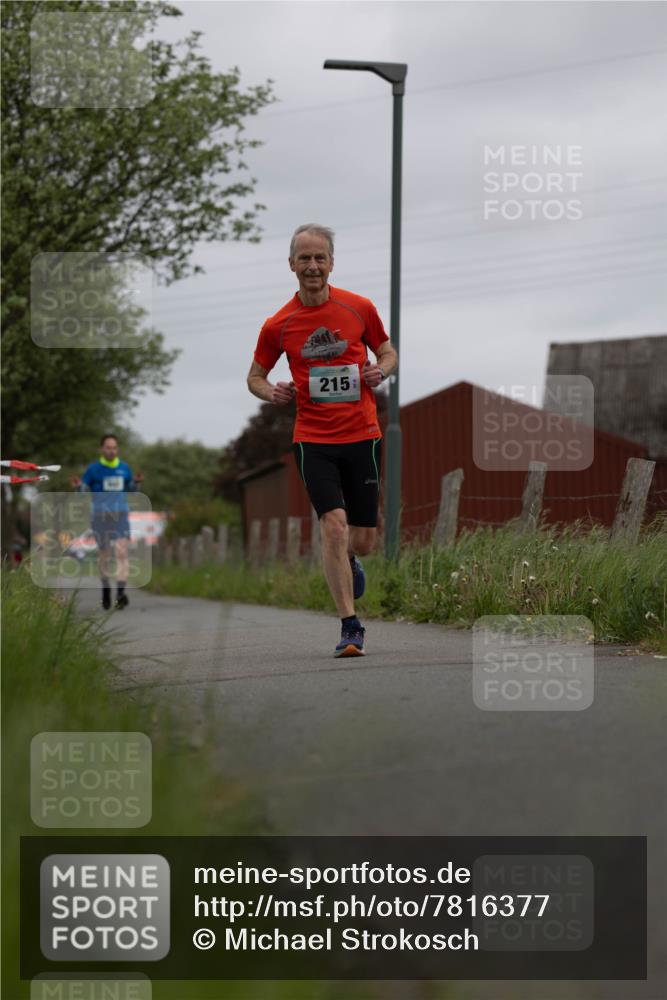 04.05.2025 - 8. Wedeler Halbmarathon Michael Strokosch http://msf.ph/oto/7816377 04.05.2025 10:59:57 Laufen 215 meine-sportfotos.de