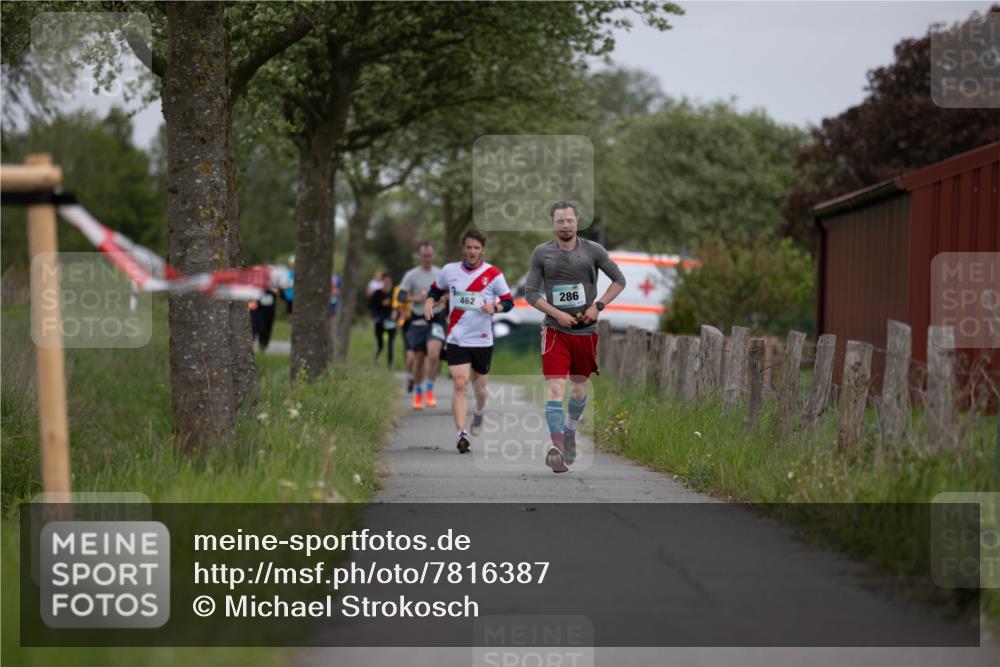 04.05.2025 - 8. Wedeler Halbmarathon Michael Strokosch http://msf.ph/oto/7816387 04.05.2025 11:00:15 Laufen 462, 286 meine-sportfotos.de