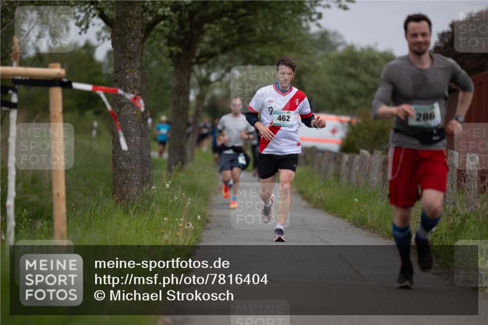 04.05.2025 - 8. Wedeler Halbmarathon Michael Strokosch http://msf.ph/oto/7816404 04.05.2025 11:00:21 Laufen 462, 286 meine-sportfotos.de