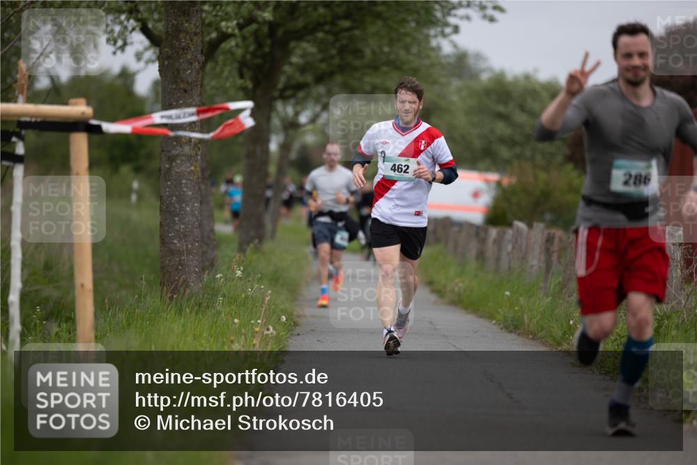 04.05.2025 - 8. Wedeler Halbmarathon Michael Strokosch http://msf.ph/oto/7816405 04.05.2025 11:00:22 Laufen 462, 286 meine-sportfotos.de