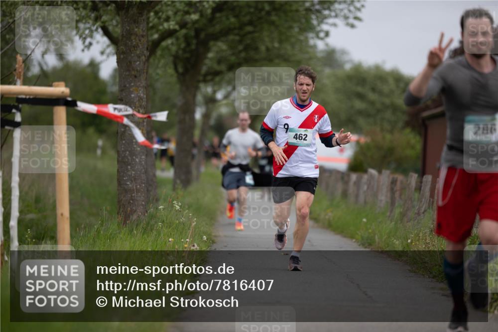 04.05.2025 - 8. Wedeler Halbmarathon Michael Strokosch http://msf.ph/oto/7816407 04.05.2025 11:00:22 Laufen 286, 9, 462 meine-sportfotos.de
