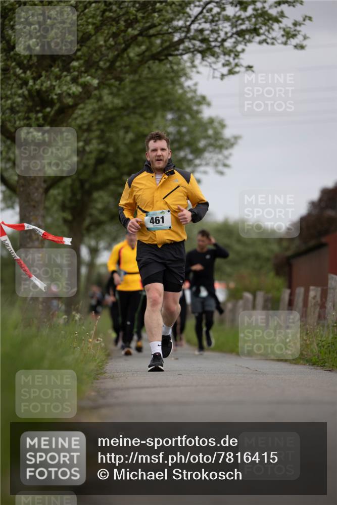 04.05.2025 - 8. Wedeler Halbmarathon Michael Strokosch http://msf.ph/oto/7816415 04.05.2025 11:00:33 Laufen 826, 461 meine-sportfotos.de