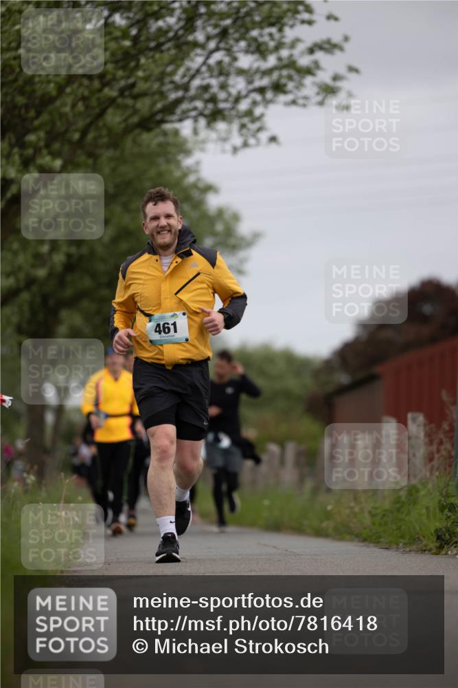 04.05.2025 - 8. Wedeler Halbmarathon Michael Strokosch http://msf.ph/oto/7816418 04.05.2025 11:00:34 Laufen 461 meine-sportfotos.de