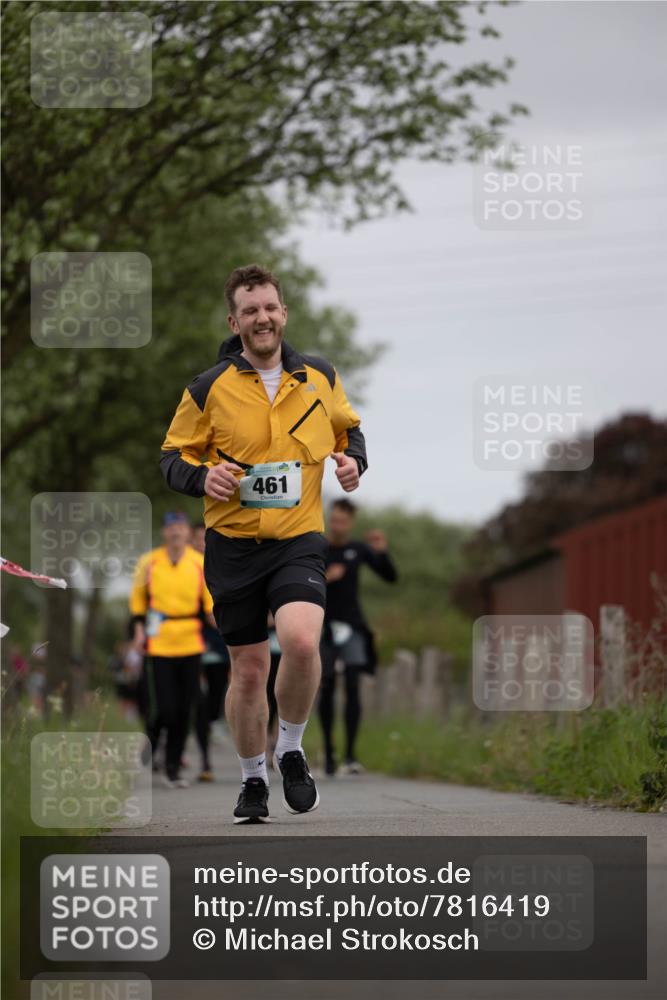 04.05.2025 - 8. Wedeler Halbmarathon Michael Strokosch http://msf.ph/oto/7816419 04.05.2025 11:00:34 Laufen 461 meine-sportfotos.de