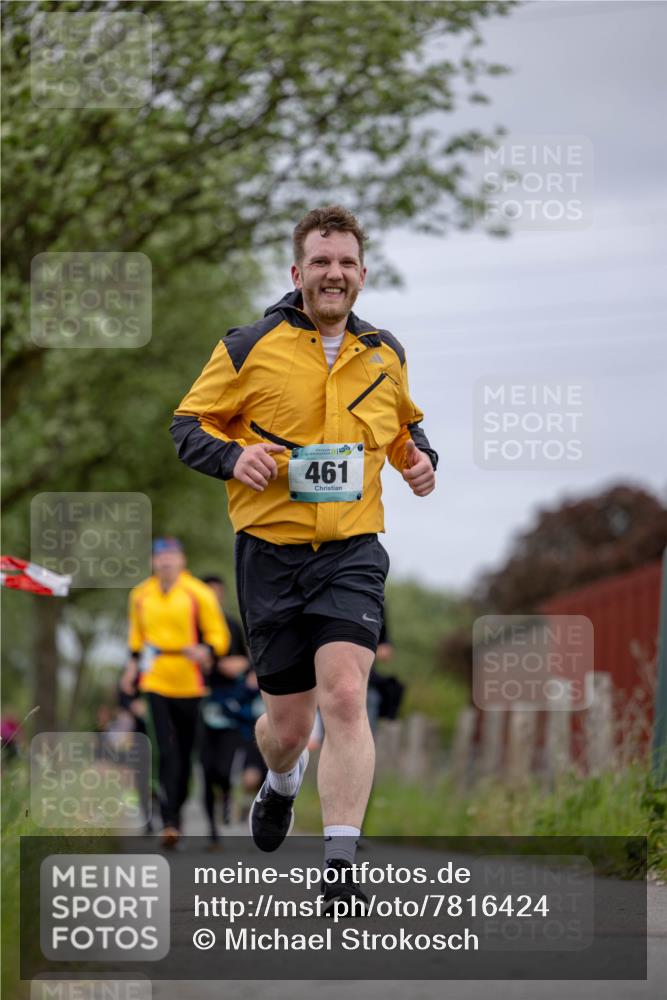 04.05.2025 - 8. Wedeler Halbmarathon Michael Strokosch http://msf.ph/oto/7816424 04.05.2025 11:00:35 Laufen 461 meine-sportfotos.de