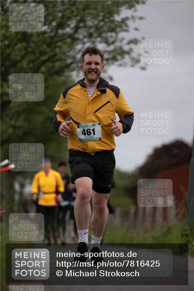 04.05.2025 - 8. Wedeler Halbmarathon Michael Strokosch http://msf.ph/oto/7816425 04.05.2025 11:00:35 Laufen 461 meine-sportfotos.de
