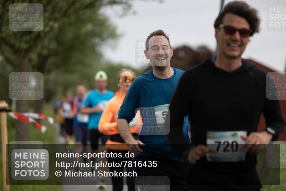 04.05.2025 - 8. Wedeler Halbmarathon Michael Strokosch http://msf.ph/oto/7816435 04.05.2025 11:00:45 Laufen 5, 720 meine-sportfotos.de
