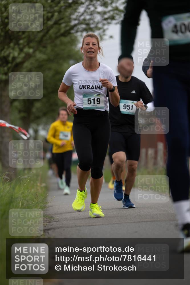 04.05.2025 - 8. Wedeler Halbmarathon Michael Strokosch http://msf.ph/oto/7816441 04.05.2025 11:00:53 Laufen 519, 951, 400 meine-sportfotos.de