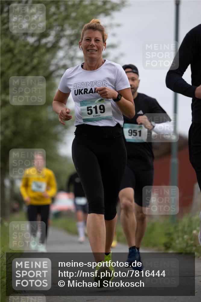 04.05.2025 - 8. Wedeler Halbmarathon Michael Strokosch http://msf.ph/oto/7816444 04.05.2025 11:00:54 Laufen 96, 519, 951 meine-sportfotos.de
