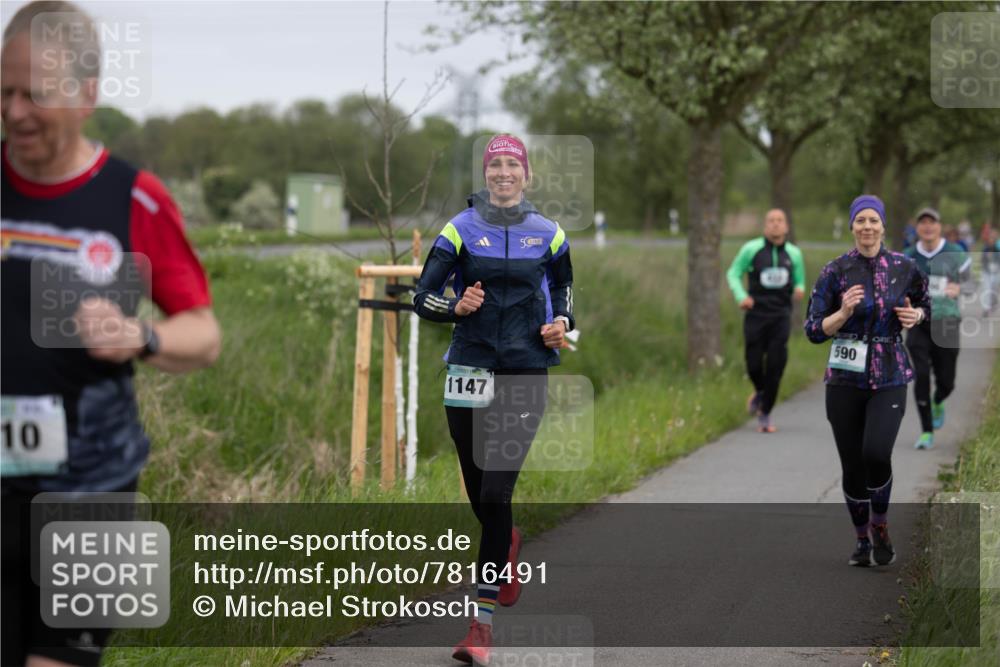 04.05.2025 - 8. Wedeler Halbmarathon Michael Strokosch http://msf.ph/oto/7816491 04.05.2025 11:01:49 Laufen 10, 1147, 5, 590 meine-sportfotos.de