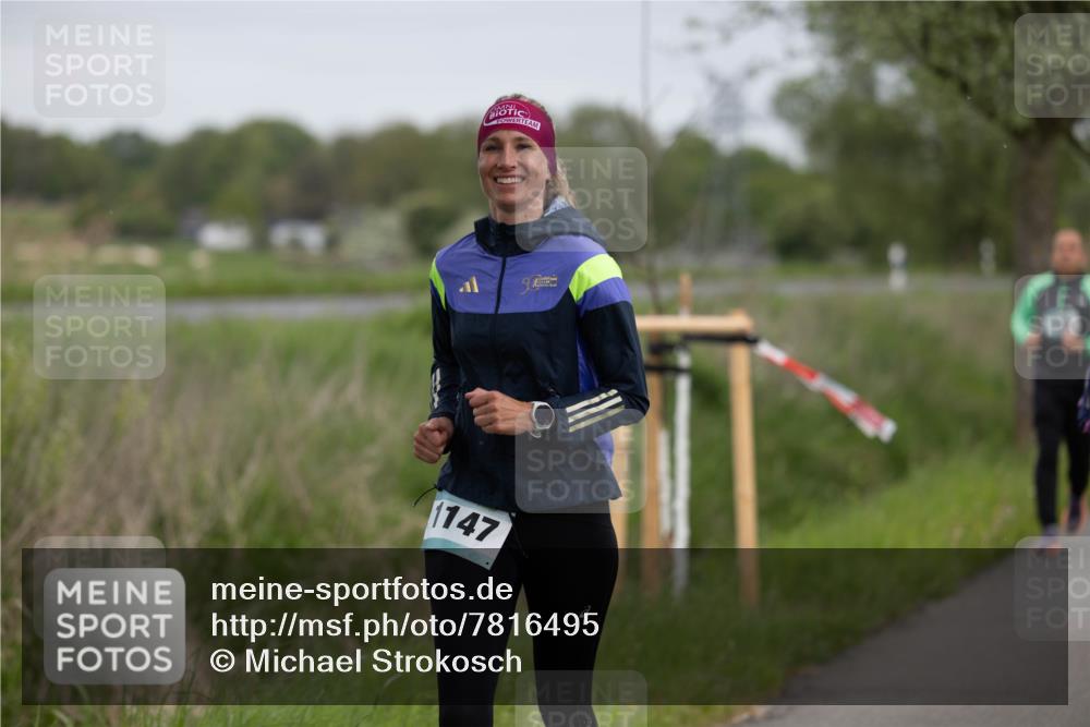 04.05.2025 - 8. Wedeler Halbmarathon Michael Strokosch http://msf.ph/oto/7816495 04.05.2025 11:01:50 Laufen 1147 meine-sportfotos.de