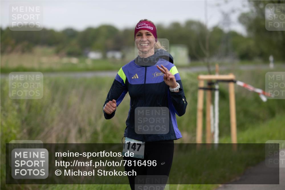 04.05.2025 - 8. Wedeler Halbmarathon Michael Strokosch http://msf.ph/oto/7816496 04.05.2025 11:01:50 Laufen 1147 meine-sportfotos.de