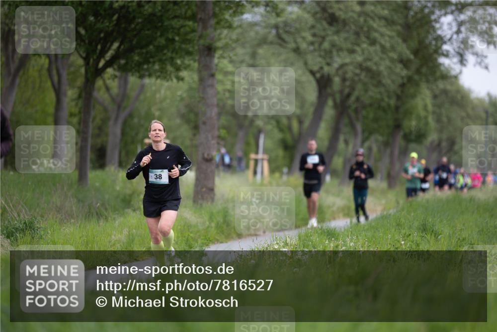 04.05.2025 - 8. Wedeler Halbmarathon Michael Strokosch http://msf.ph/oto/7816527 04.05.2025 11:13:17 Laufen 38 meine-sportfotos.de