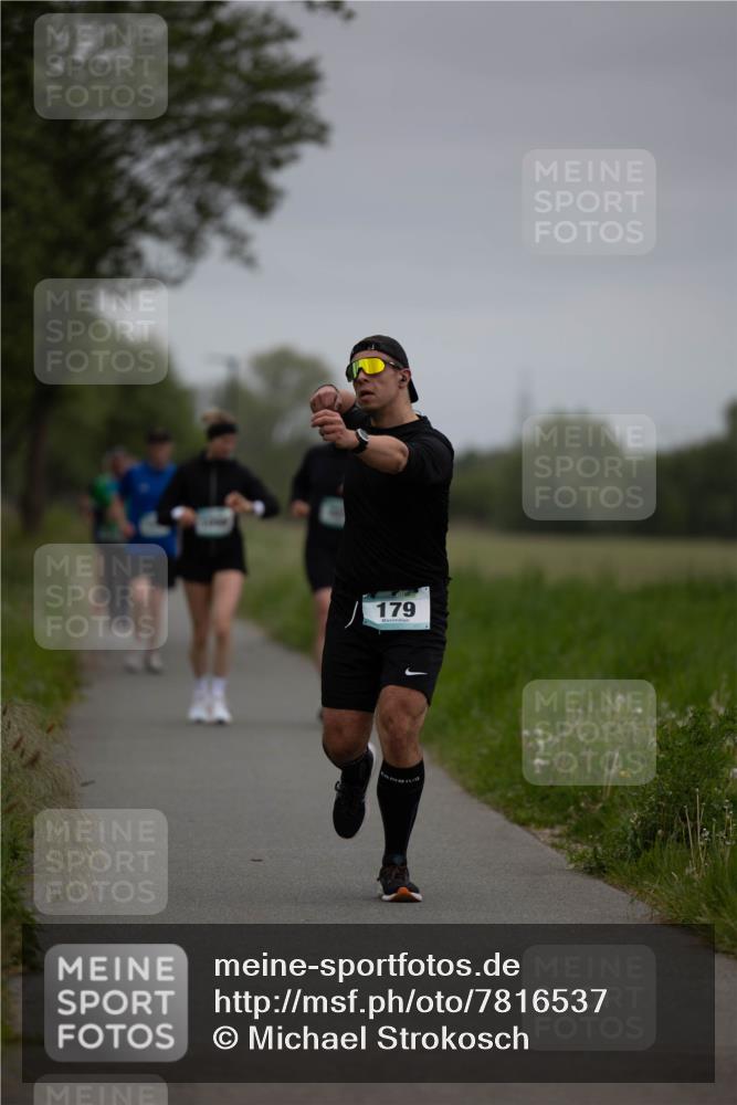 04.05.2025 - 8. Wedeler Halbmarathon Michael Strokosch http://msf.ph/oto/7816537 04.05.2025 11:13:39 Laufen 179 meine-sportfotos.de