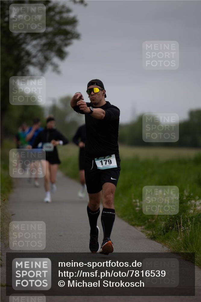 04.05.2025 - 8. Wedeler Halbmarathon Michael Strokosch http://msf.ph/oto/7816539 04.05.2025 11:13:40 Laufen 179 meine-sportfotos.de