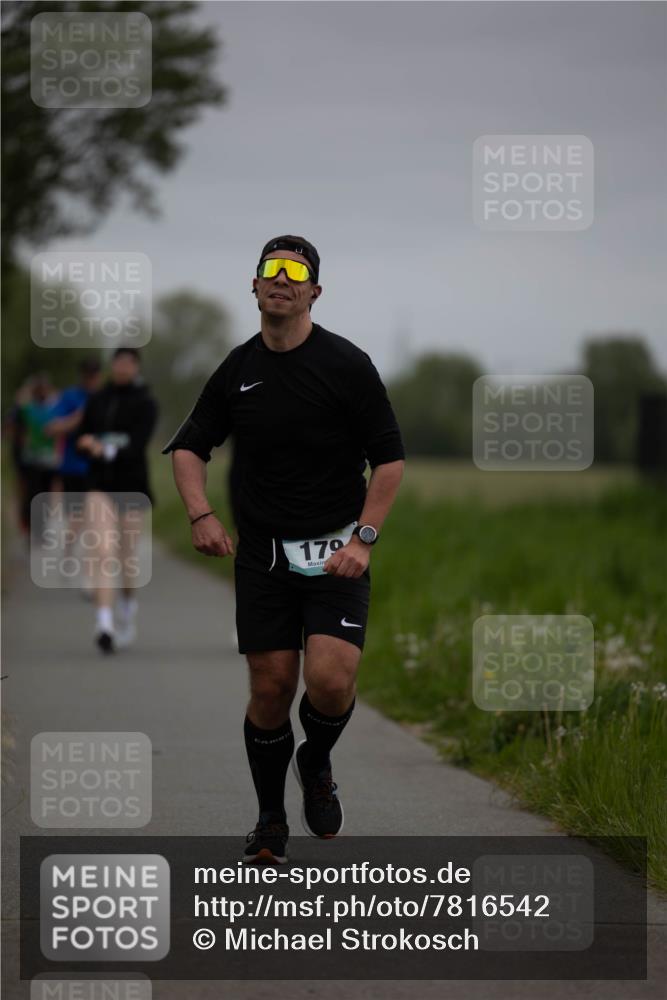 04.05.2025 - 8. Wedeler Halbmarathon Michael Strokosch http://msf.ph/oto/7816542 04.05.2025 11:13:40 Laufen 179 meine-sportfotos.de