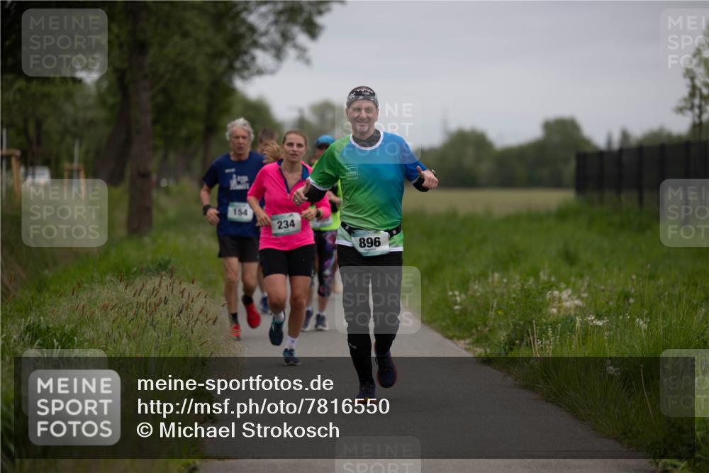 04.05.2025 - 8. Wedeler Halbmarathon Michael Strokosch http://msf.ph/oto/7816550 04.05.2025 11:13:54 Laufen 154, 234, 896 meine-sportfotos.de