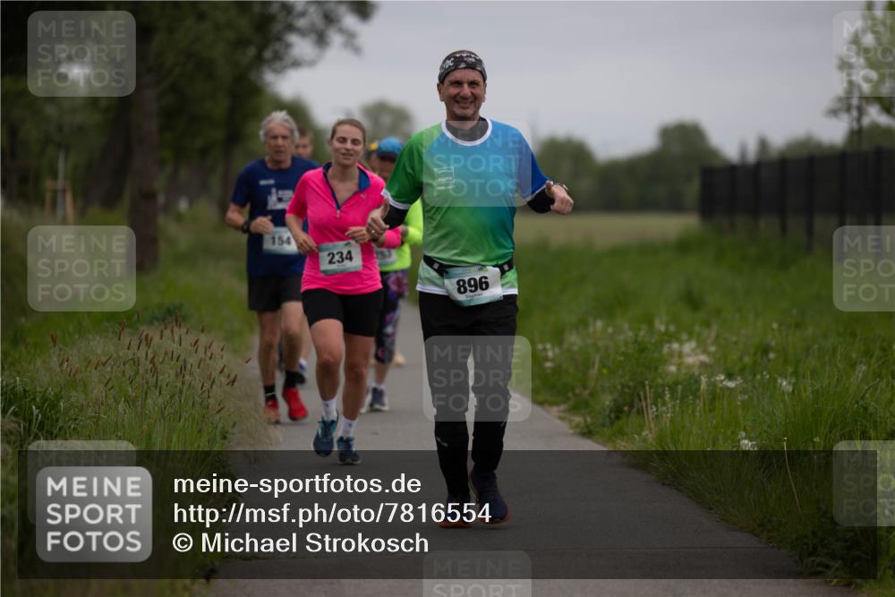 04.05.2025 - 8. Wedeler Halbmarathon Michael Strokosch http://msf.ph/oto/7816554 04.05.2025 11:13:55 Laufen 154, 234, 896 meine-sportfotos.de