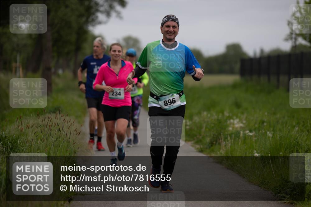 04.05.2025 - 8. Wedeler Halbmarathon Michael Strokosch http://msf.ph/oto/7816555 04.05.2025 11:13:55 Laufen 234, 896, 311 meine-sportfotos.de