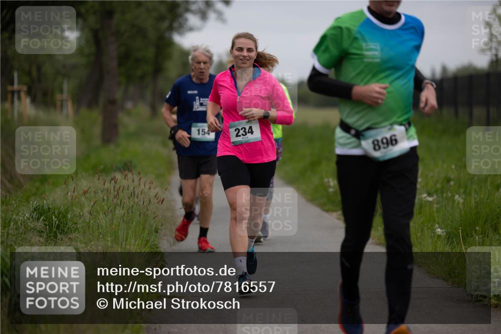 04.05.2025 - 8. Wedeler Halbmarathon Michael Strokosch http://msf.ph/oto/7816557 04.05.2025 11:13:57 Laufen 154, 234, 896 meine-sportfotos.de