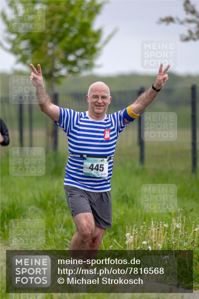 04.05.2025 - 8. Wedeler Halbmarathon Michael Strokosch http://msf.ph/oto/7816568 04.05.2025 11:14:13 Laufen 445, 107 meine-sportfotos.de