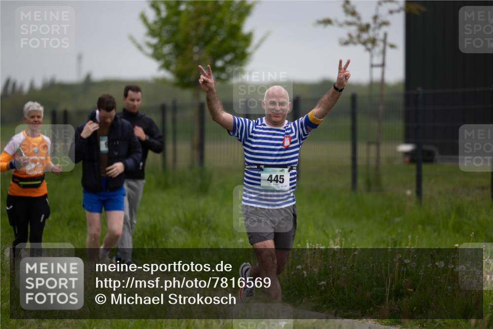 04.05.2025 - 8. Wedeler Halbmarathon Michael Strokosch http://msf.ph/oto/7816569 04.05.2025 11:14:13 Laufen 445, 107 meine-sportfotos.de