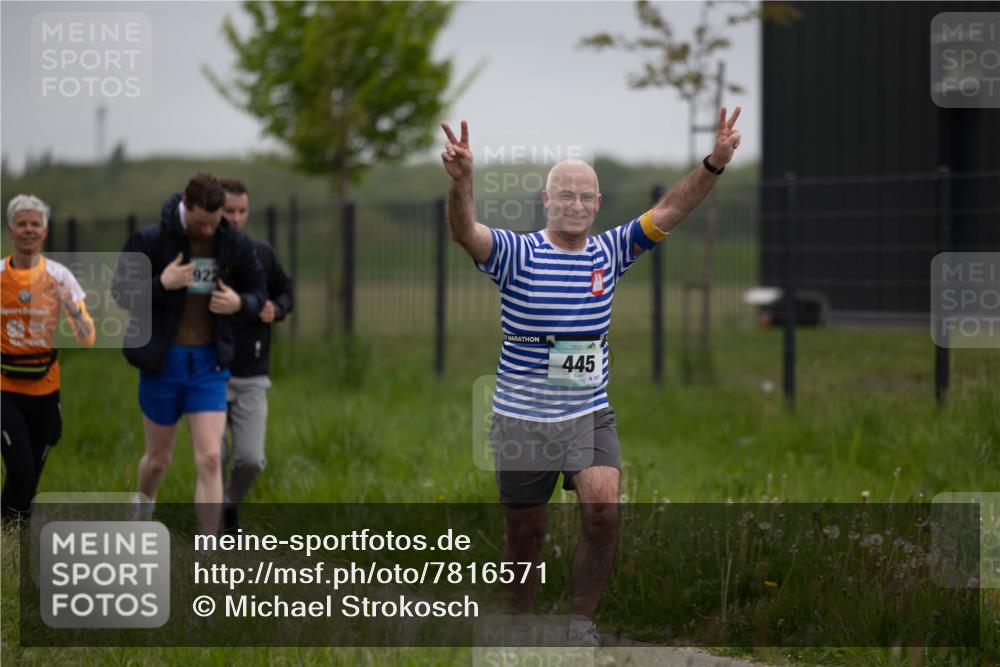 04.05.2025 - 8. Wedeler Halbmarathon Michael Strokosch http://msf.ph/oto/7816571 04.05.2025 11:14:13 Laufen 445, 107 meine-sportfotos.de