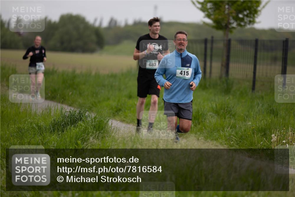 04.05.2025 - 8. Wedeler Halbmarathon Michael Strokosch http://msf.ph/oto/7816584 04.05.2025 11:14:22 Laufen 683, 415 meine-sportfotos.de