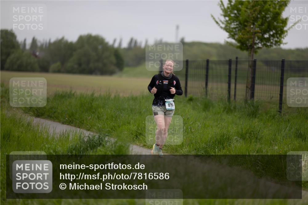 04.05.2025 - 8. Wedeler Halbmarathon Michael Strokosch http://msf.ph/oto/7816586 04.05.2025 11:14:26 Laufen 970 meine-sportfotos.de