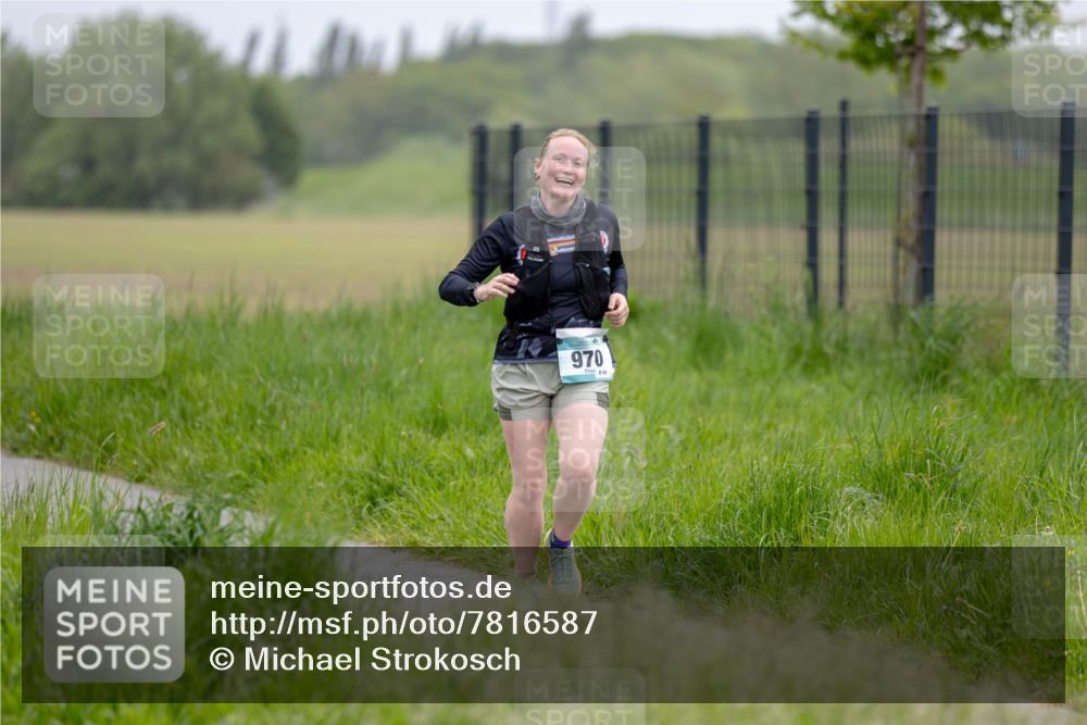 04.05.2025 - 8. Wedeler Halbmarathon Michael Strokosch http://msf.ph/oto/7816587 04.05.2025 11:14:26 Laufen 970, 868 meine-sportfotos.de
